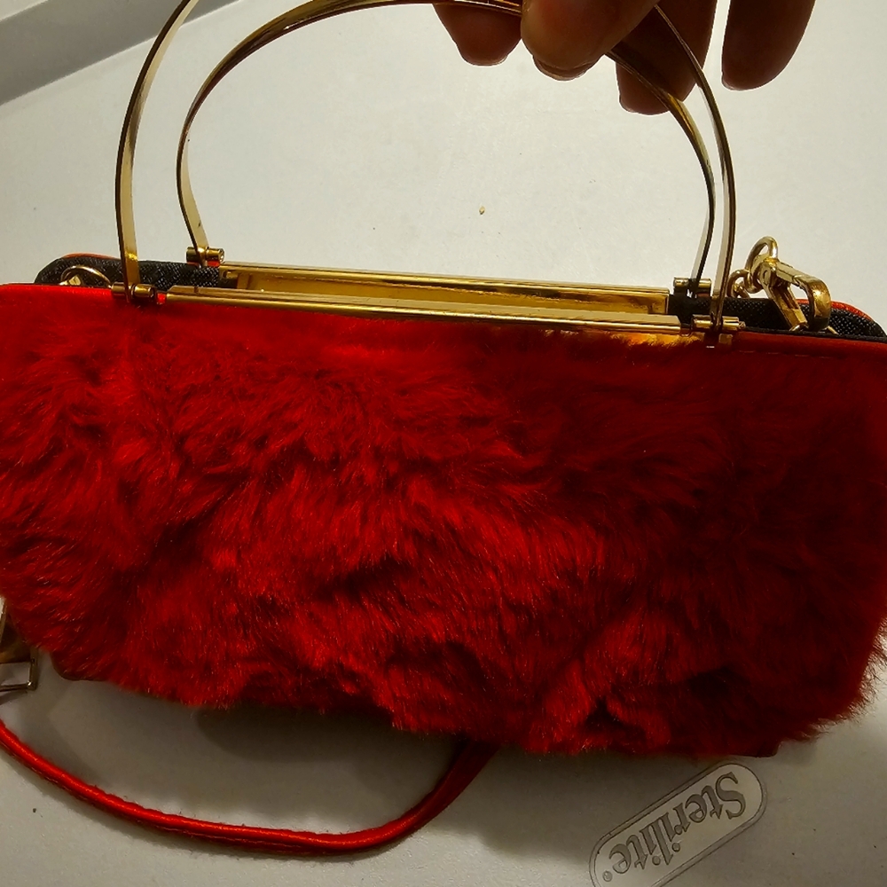 Bolso tipo monedero con correa